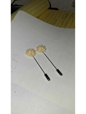 Off white celluloid rise stick pin/hat pin
